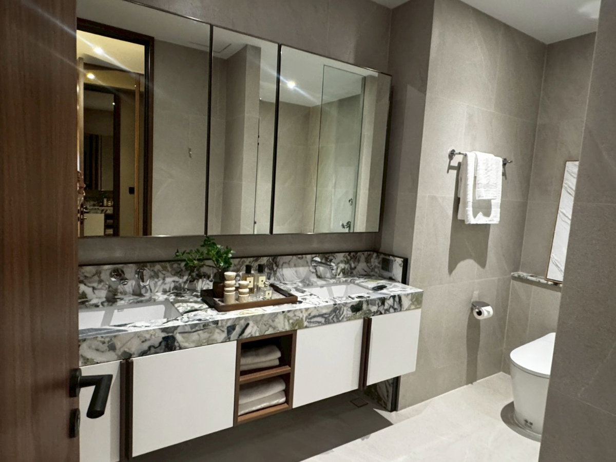 รูป LTHC15627 - Luxury Condo for Sale Silom - Sathorn | Spacious Residence with Home Office | Near BTS Sala Daeng | 34.8 MB - รูปที่ 4/6