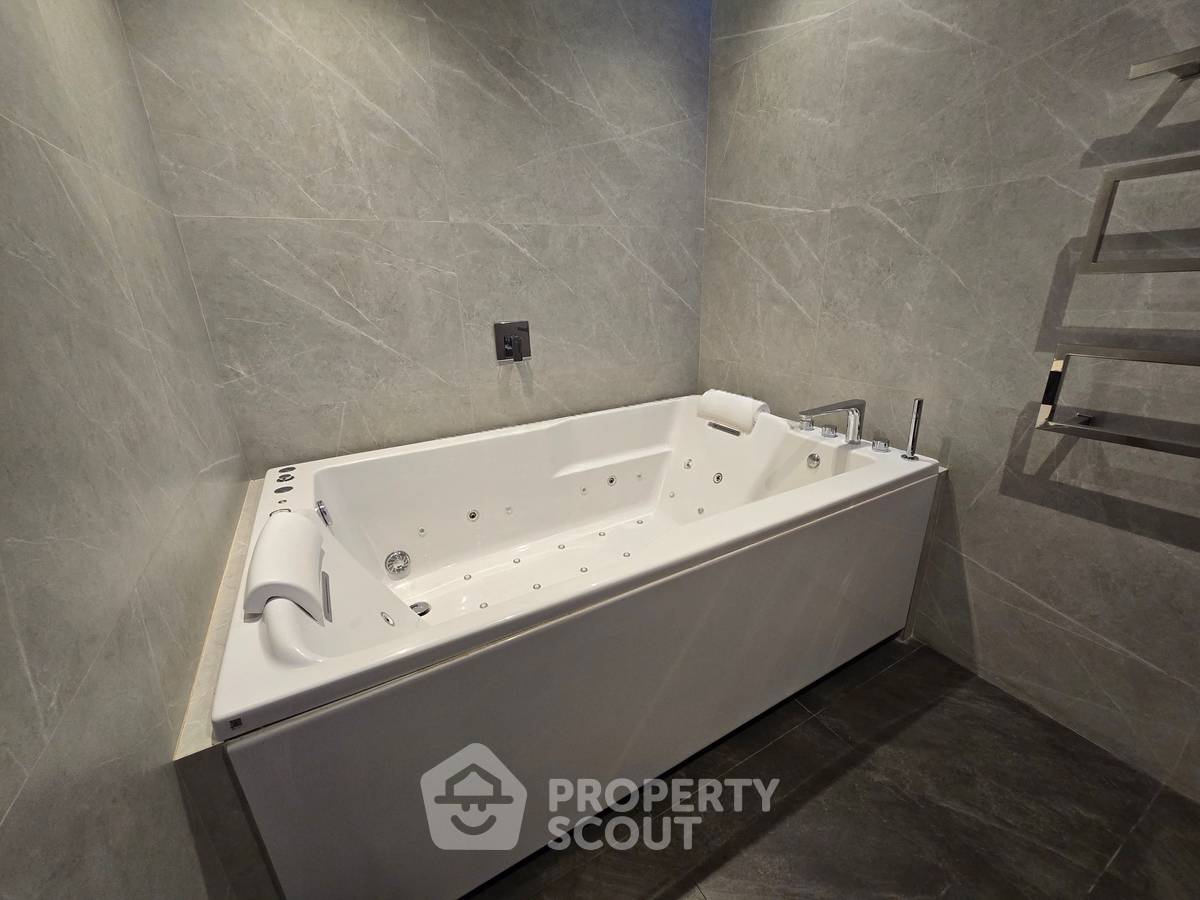picture 2-BR Condo at Muniq Langsuan near BTS Ratchadamri (ID 2961978) - 12/13