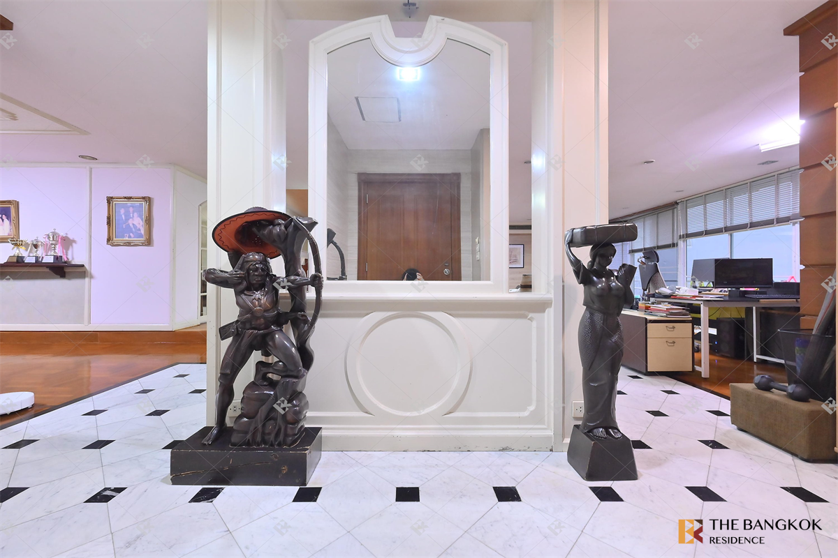 picture Premier Condominium near BTS Phrom Phong - 10/10