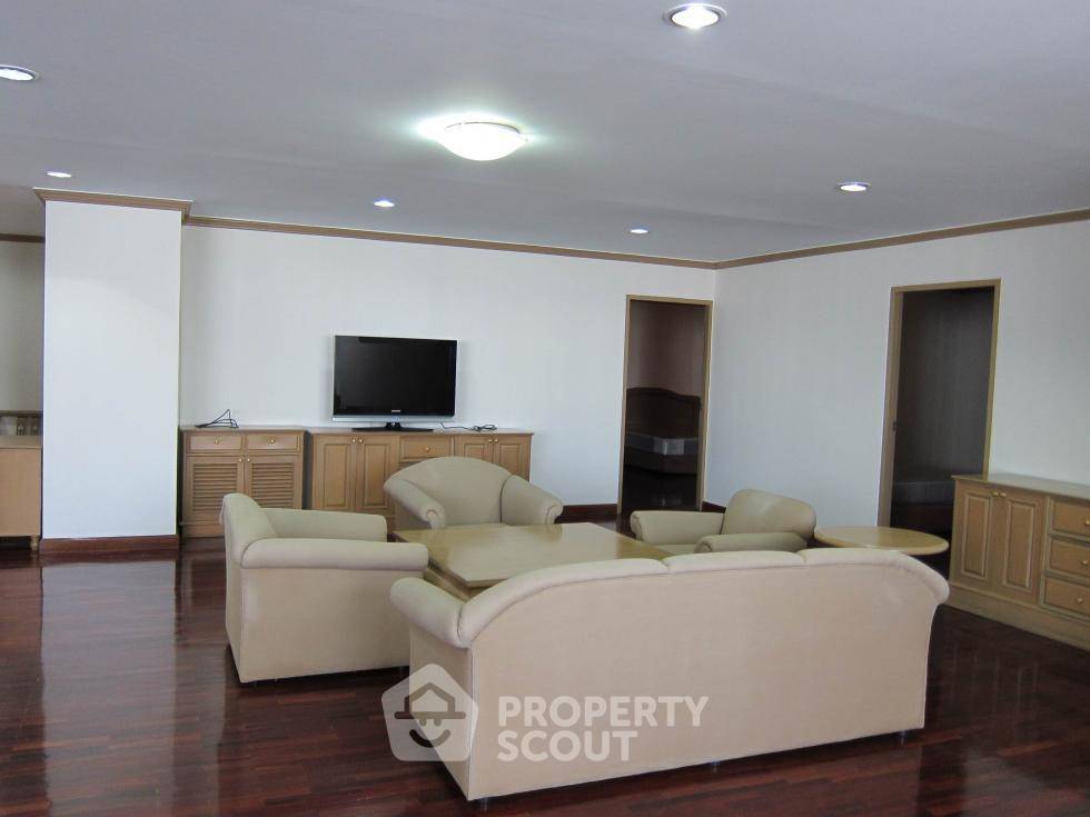 picture 3-BR Condo at D.S. Tower 1 Sukhumvit 33 Condominium near BTS Phrom Phong (ID 510257) - 3/10