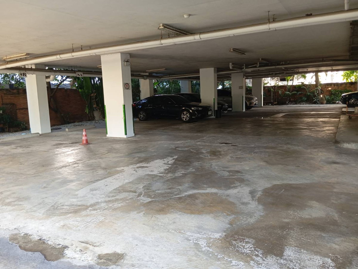 picture One Bed Plus 60.5 sq.m. Baan Saraan Sukhumvit 31 furthest from lift. Quiet & Private. - 17/20