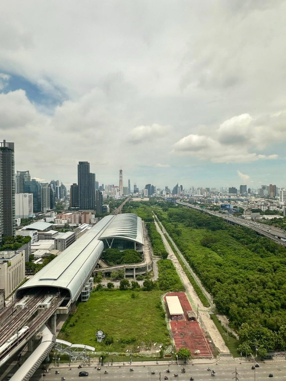 รูป 📍ให้เช่า Life Asoke | ชั้น 29 วิวสวนมักกะสันและสระว่ายน้ำ ติด MRT เพชรบุรี ไปมศว. ง่าย - รูปที่ 6/7