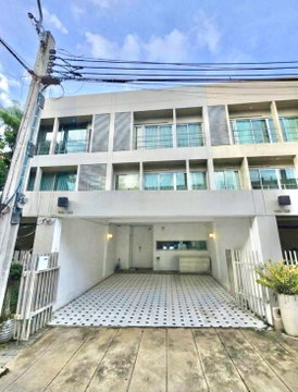 [For rent] 3-story townhome: Noble Cube Phatthanakan, decorated and ready to move in. Near Thonglor, only 3 km.