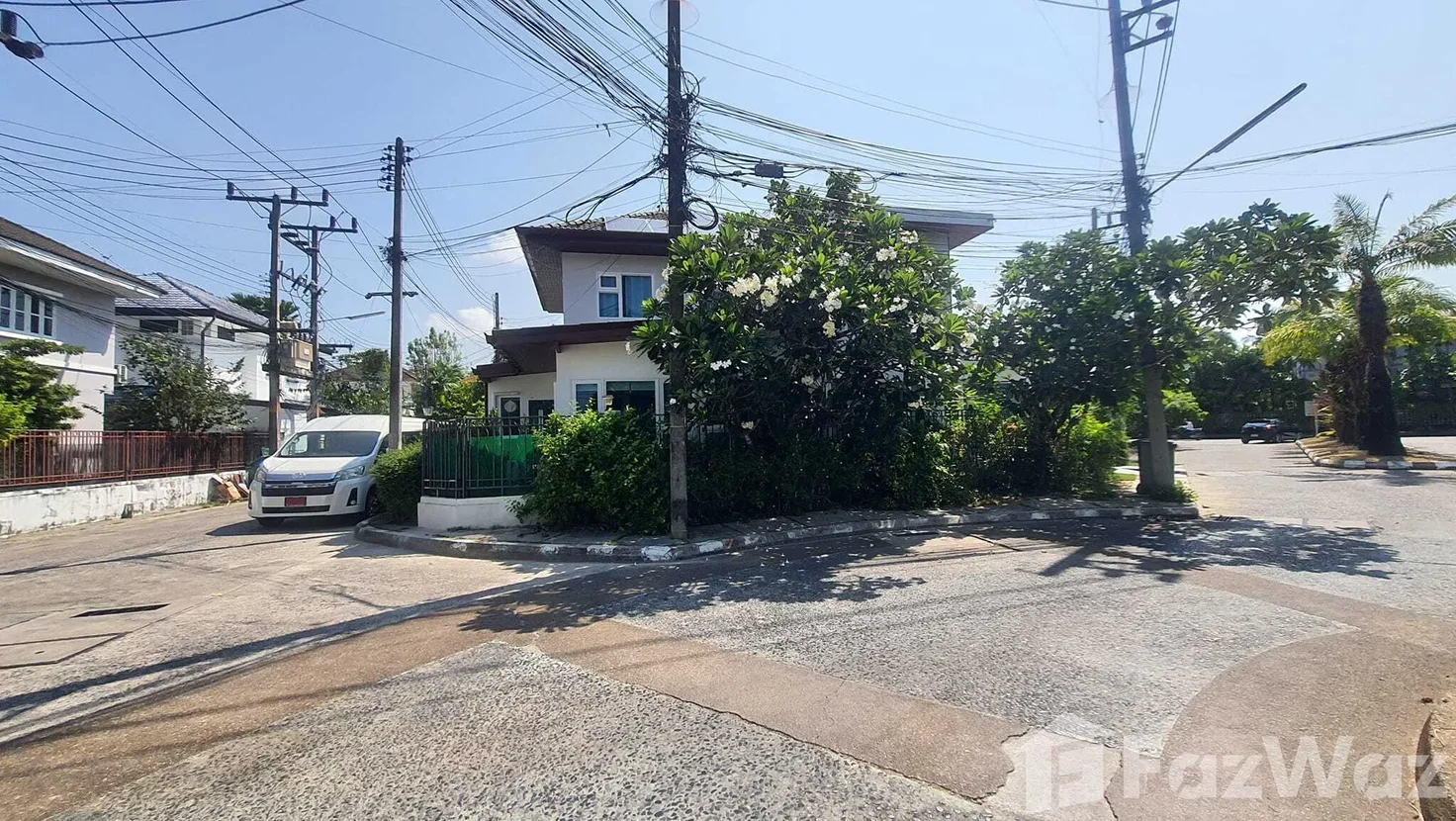 picture Fully Renovated Corner Home with Solar System & Offices 6383912 - 5/13
