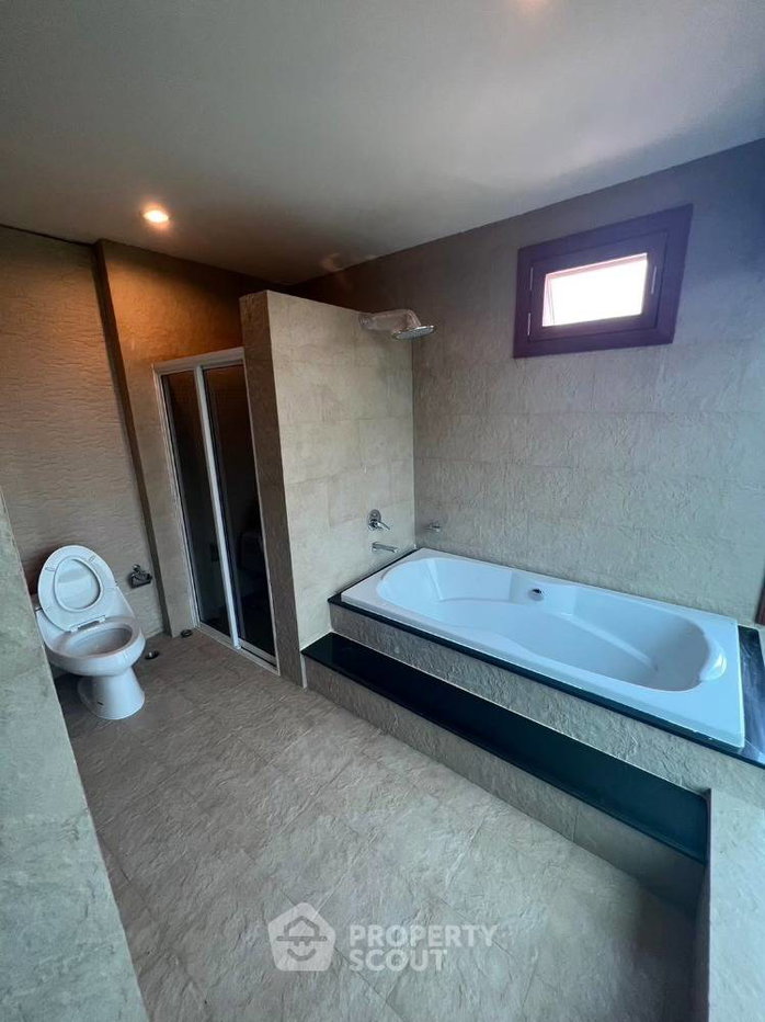 รูป บ้าน 3-ห้องนอน ที่ สิรีธร สุวรรณภูมิ ใน ขุมทอง (ID 1882374) - รูปที่ 13/14