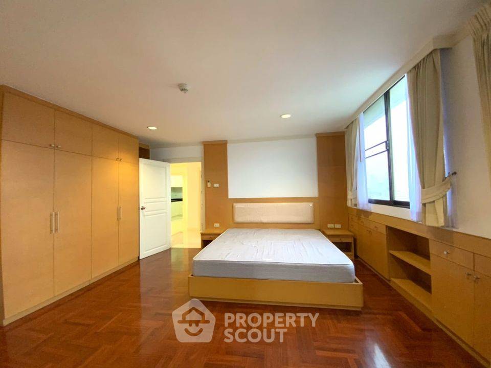 picture 2-BR Condo at Supalai Place Sukhumvit 39 near BTS Phrom Phong (ID 512809) - 8/14