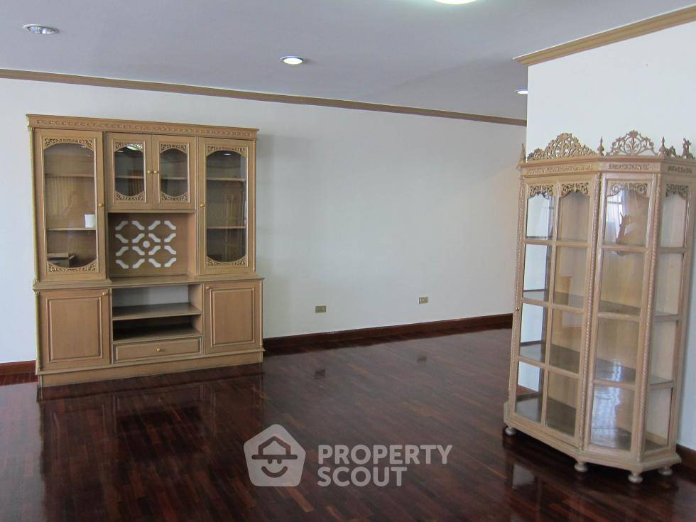 picture 3-BR Condo at D.S. Tower 1 Sukhumvit 33 Condominium near BTS Phrom Phong (ID 510257) - 2/10