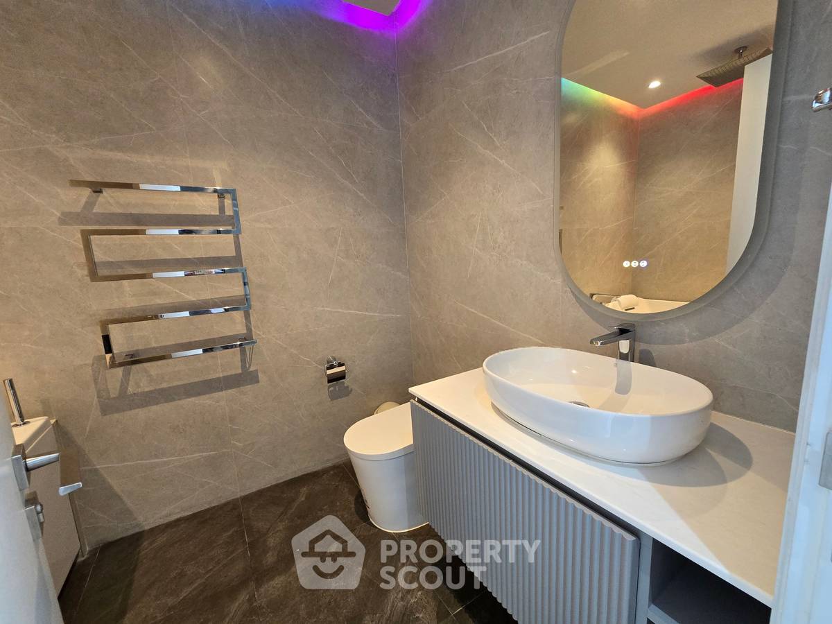 picture 2-BR Condo at Muniq Langsuan near BTS Ratchadamri (ID 2961978) - 11/13
