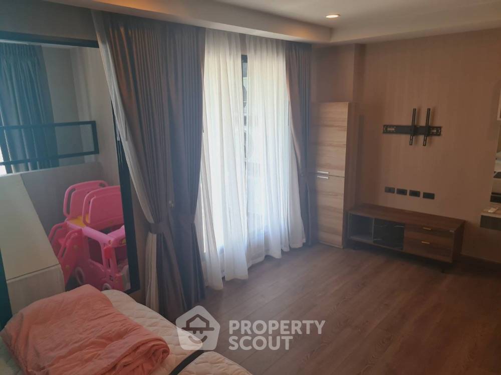 picture 2-BR Condo at The Unique Ekamai-Ramintra in Khlong Chaokhun Sing (ID 404337) - 10/17