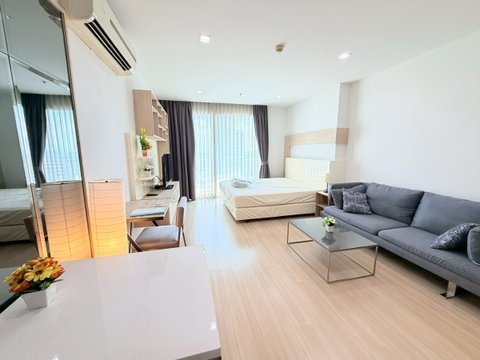 Condo for Rent in the City Center | Sky Walk Residence | Ready to Move In | Near BTS Phra Khanong, Emporium & Two Expressways