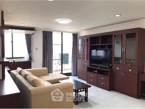 2-BR Condo at Supalai Place Sukhumvit 39 near BTS Phrom Phong (ID 400821)