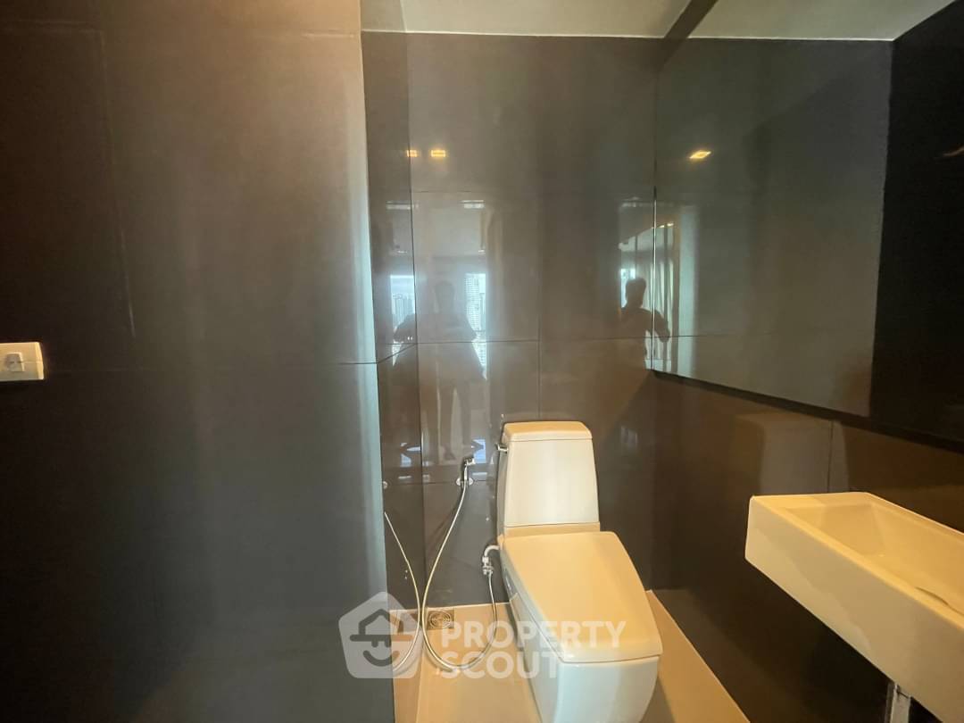 picture 17th-Floor 1-BR At Rhythm Sathorn, 300m To BTS Saphan Taksin (ID 878377) - 5/8