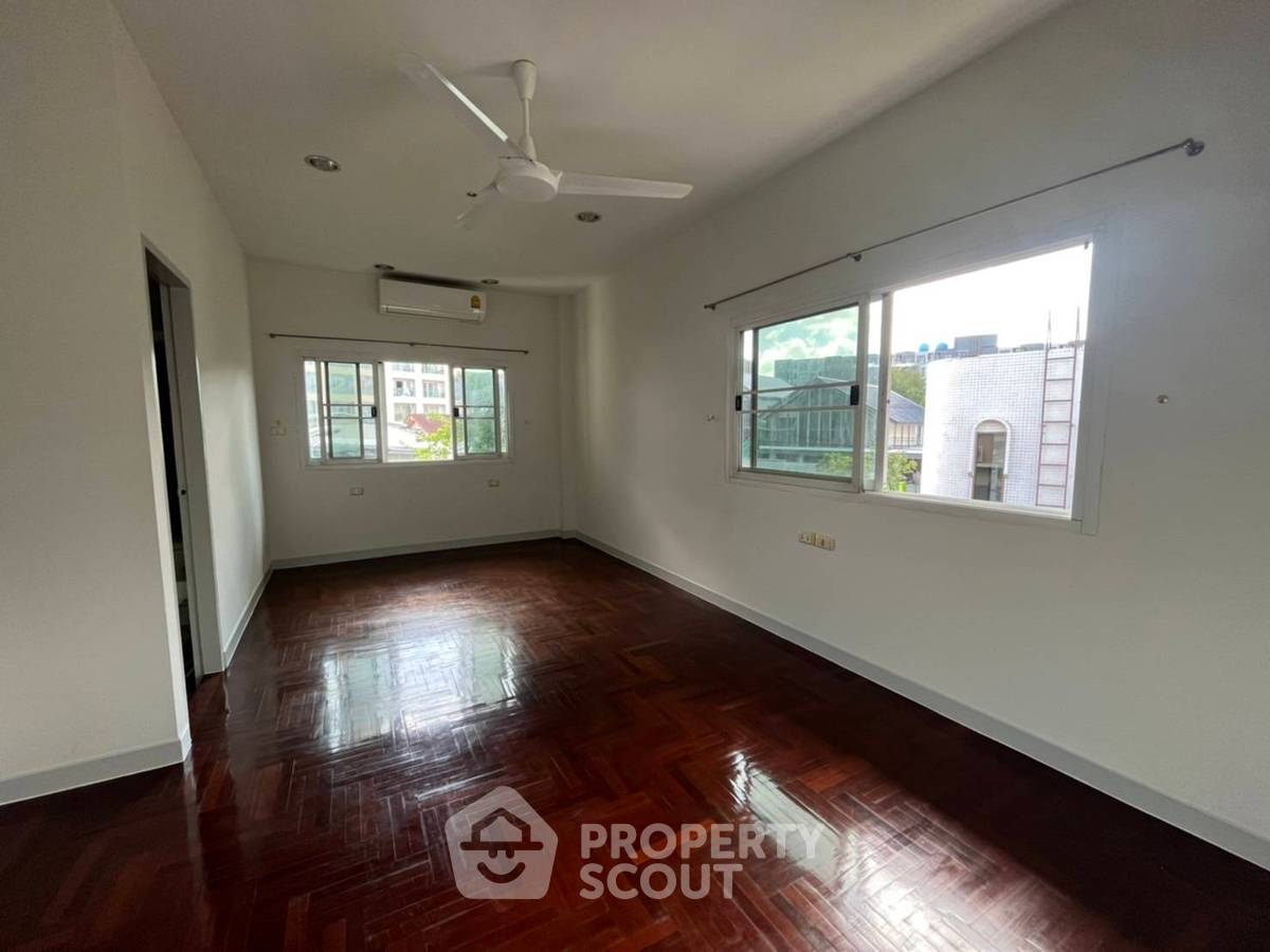 picture 6-BR House near BTS Phra Khanong (ID 946863) - 8/14