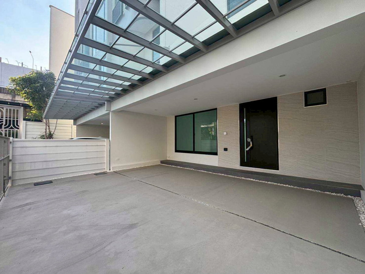 รูป LTHC15645 - Luxury Townhome for Sale Rama 3 | Modern 4-Storey Residence | Yannawa | 15.9 MB  - รูปที่ 4/8