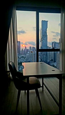 ขายคอนโด : LTH15668 - Luxury Condo for Sale Silom | High Floor Modern Residence | Near BTS Surasak | 17 MB