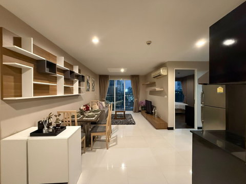 RS6310 For Rent: Voque Sukhumvit 16, Rare Corner Unit with Panoramic Benjakitti Park View, Near BTS Asok