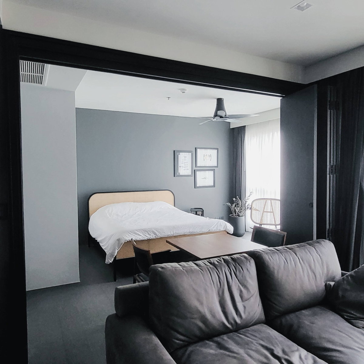 Condo for RENT : The Address Chidlom   79 sqm.  𝐓𝐲𝐩𝐞 :  2 Bed 2 Bath / Facing South / Balcony   𝐅𝐥𝐨𝐨𝐫 :  6th