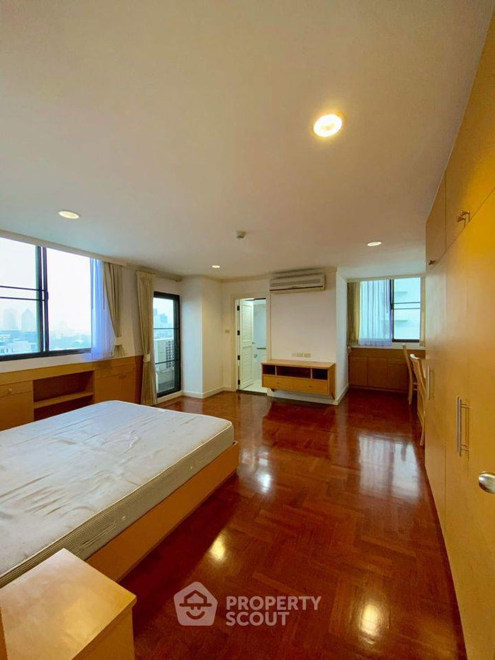 picture 2-BR Condo at Supalai Place Sukhumvit 39 near BTS Phrom Phong (ID 512809) - 9/14