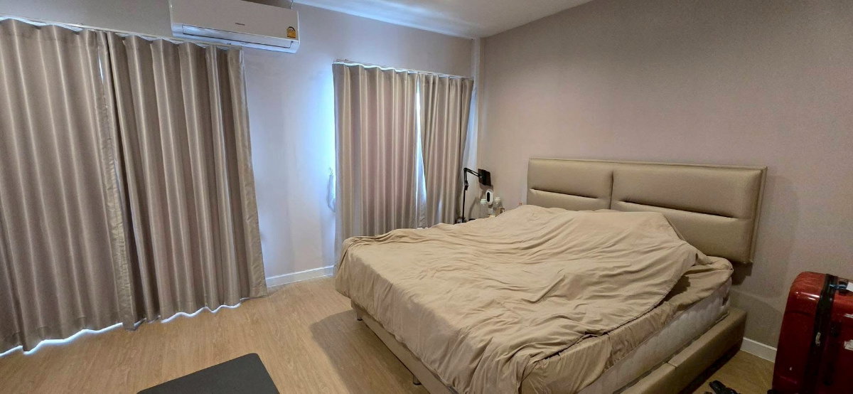 รูป 🏡 ให้เช่าทาวน์โฮม 3 ชั้น หมู่บ้านกลางเมือง 2 เหม่งจ๋าย 3 ห้องนอน 4 ห้องน้ำ พร้อมเฟอร์นิเจอร์ครบ บ้านสวย สภาพใหม่ ปรับปรุงและตกแต่งใหม่ทั้งหลัง - รูปที่ 3/8