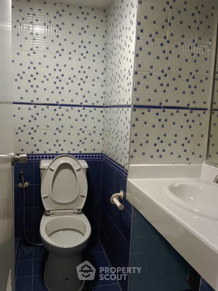 picture 1-BR Condo at Pathumwan Place Condominium near BTS National Stadium (ID 1111729) - 8/10