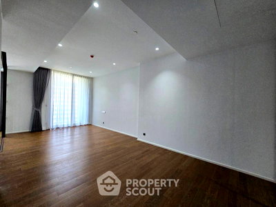 Condos for rent : 2-BR Condo At Muniq Langsuan, 20th Floor Near BTS Ratchadamri (ID 2961978)