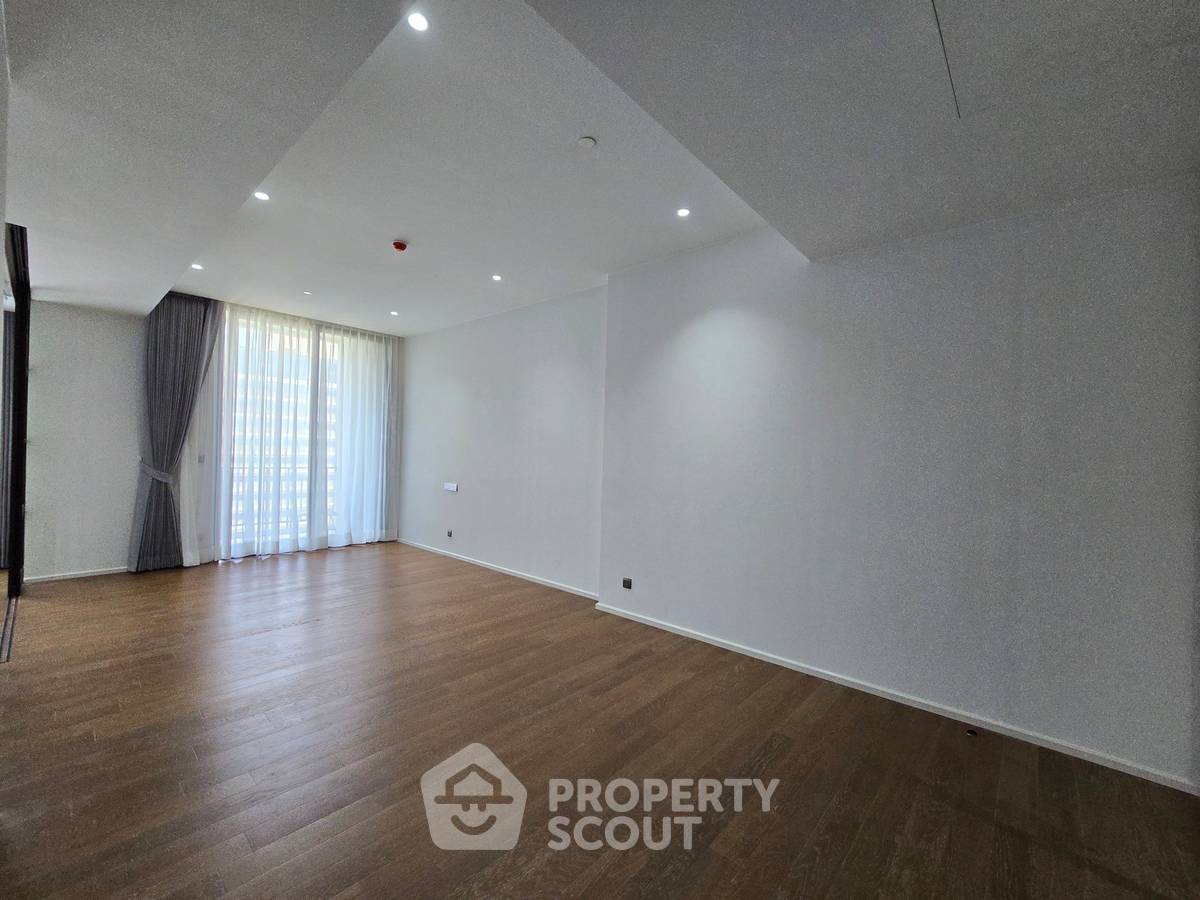 picture 2-BR Condo at Muniq Langsuan near BTS Ratchadamri (ID 2961978) - 1/13