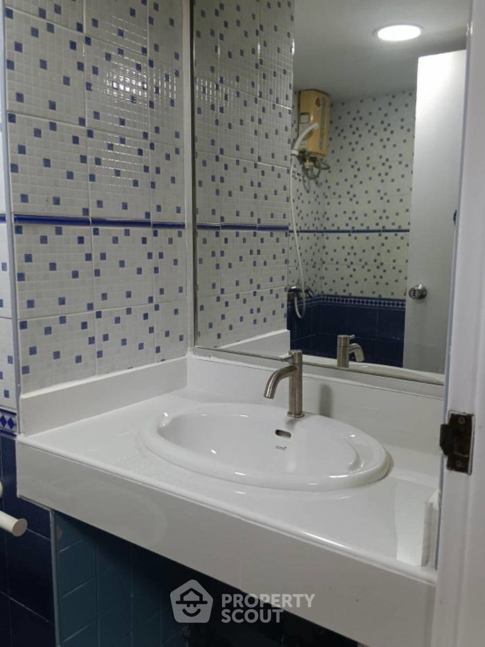 picture 1-BR Condo at Pathumwan Place Condominium near BTS National Stadium (ID 1111729) - 9/10