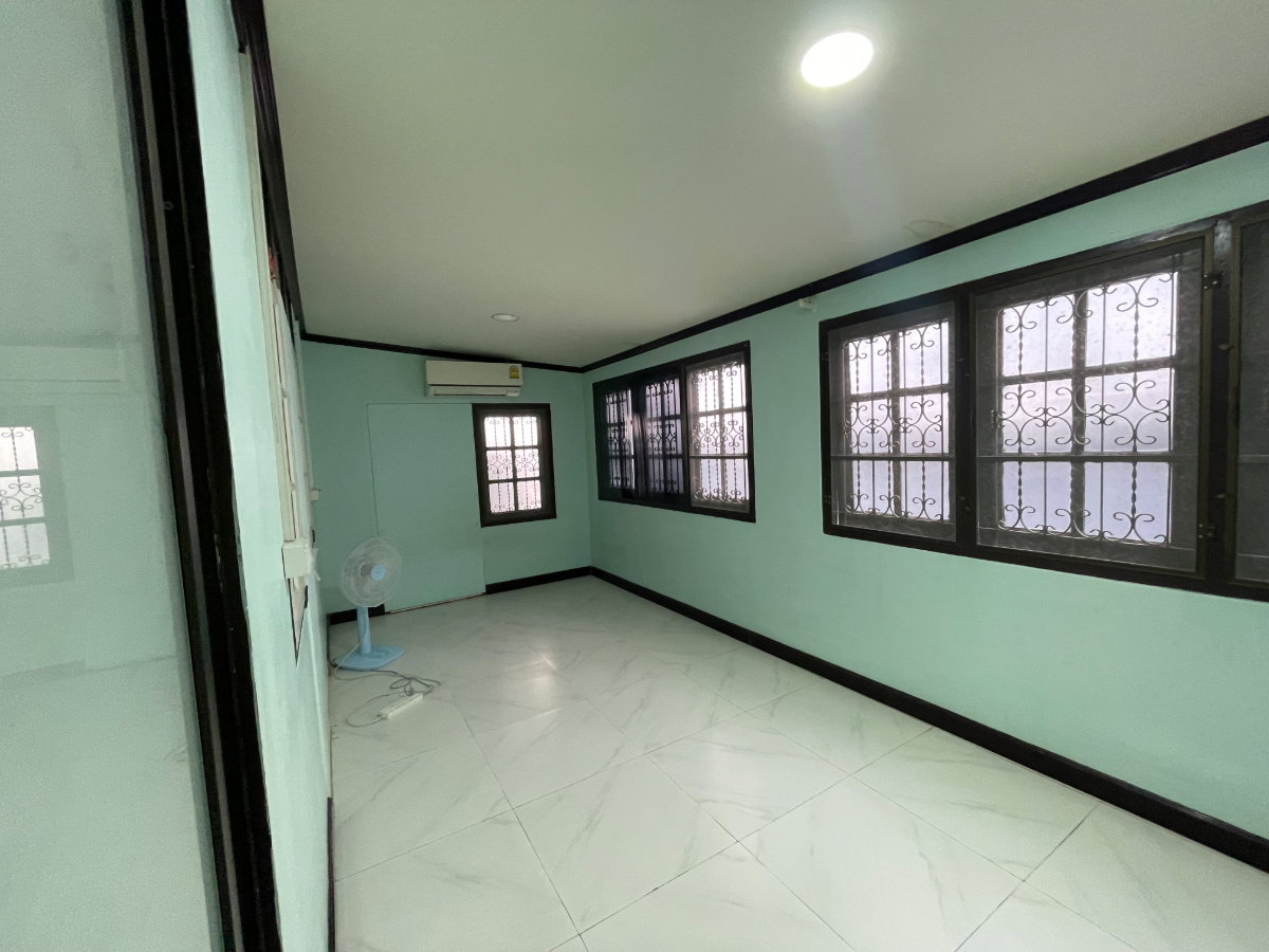 รูป ขายบ้านเดี่ยวอ่อนนุช66 ศรีนครินทร์45 รีโนเวทใหม่ทั้งหลัง50 ตร.ว. ใกล้ MRT สีเหลือง (ศรีนครินทร์ 38) - รูปที่ 9/15