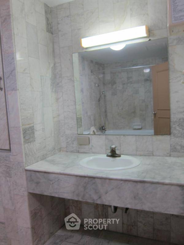 picture 3-BR Condo at D.S. Tower 1 Sukhumvit 33 Condominium near BTS Phrom Phong (ID 510257) - 4/10