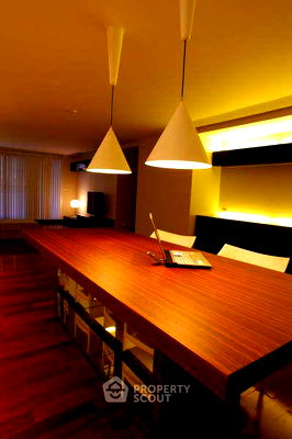 Condos for rent : 2-BR Condo at Urbana Sukhumvit 15 near BTS Nana (ID 510161)