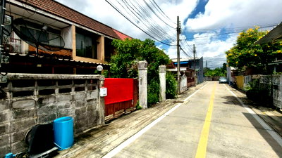 ทาวน์โฮม นนทบุรี : ขายทาวน์เฮ้าส์ : ซอย ภาณุรังษี 19 แยก 2 (ย่านบางกรวย - นนทบุรี) เนื้อที่ 28 ตารางวา 2 ห้องนอน 2 ห้องน้ำ