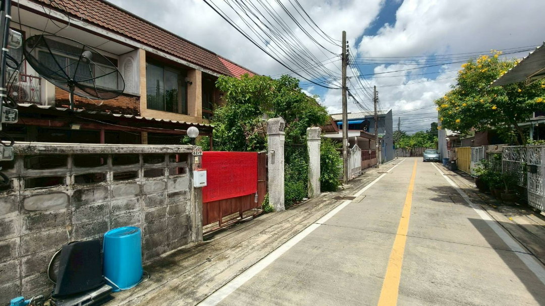 รูป ขายทาวน์เฮ้าส์ : ซอย ภาณุรังษี 19 แยก 2 (ย่านบางกรวย - นนทบุรี) เนื้อที่ 28 ตารางวา 2 ห้องนอน 2 ห้องน้ำ - รูปที่ 1/7