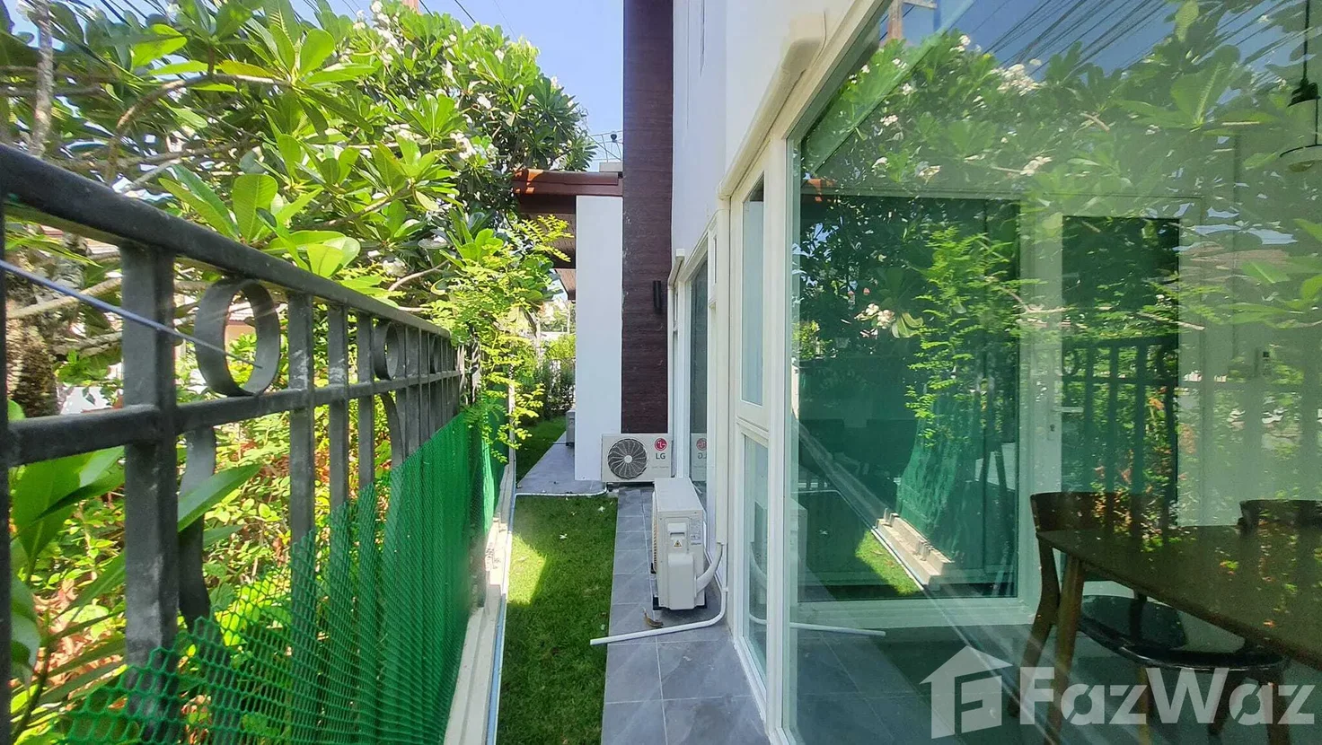 picture Fully Renovated Corner Home with Solar System & Offices 6383912 - 6/13