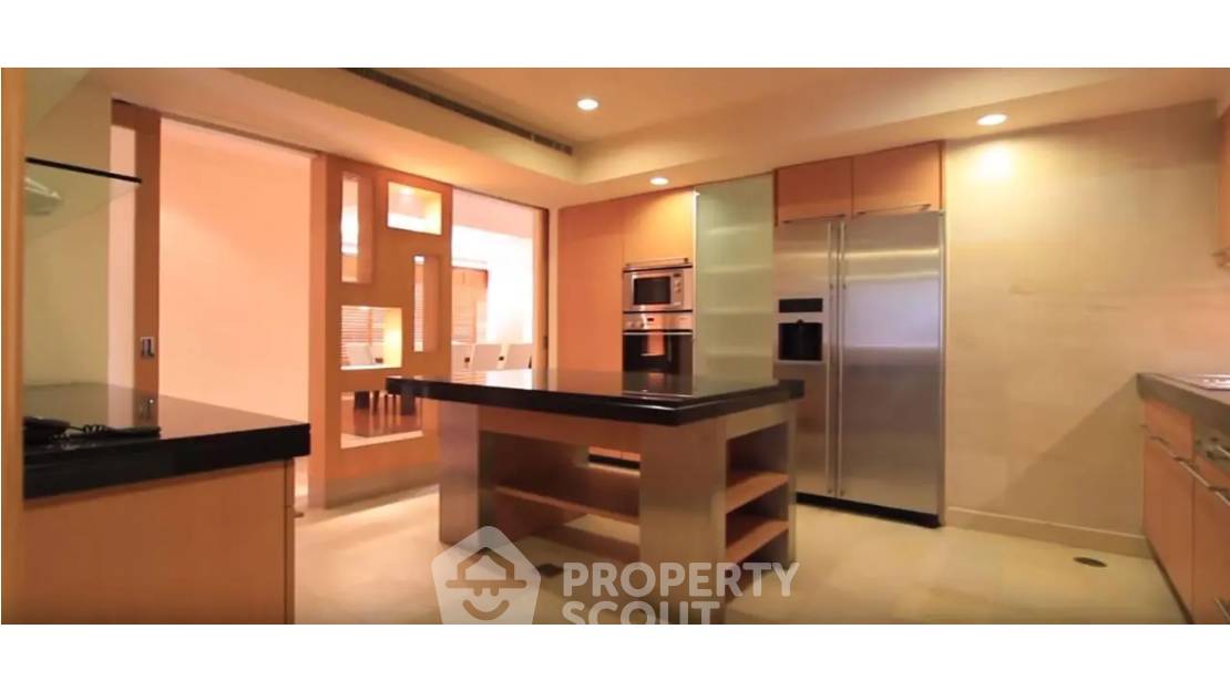 picture 4-BR Condo at Baan Ratchadamri Condominium near BTS Ratchadamri (ID 515165) - 4/5
