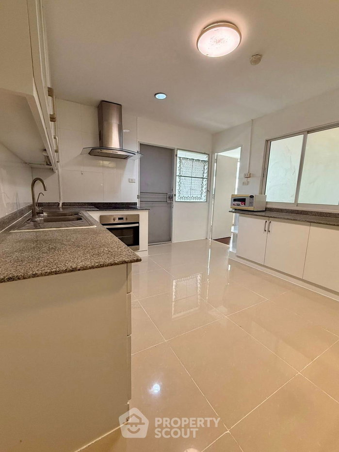 picture 3-BR Condo at DS Tower 1 near BTS Phrom Phong (ID 2960285) - 6/15