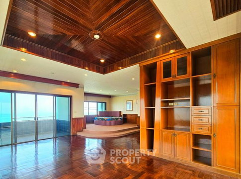 4-BR Condo at Cha-Am Grand Condotel close to Cha-Am Beach (ID 2961129)