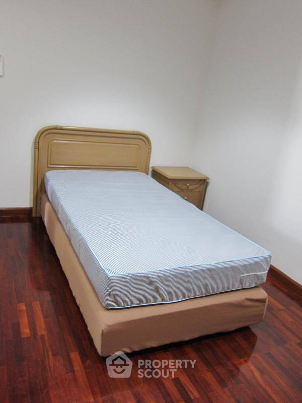 picture 3-BR Condo at D.S. Tower 1 Sukhumvit 33 Condominium near BTS Phrom Phong (ID 510257) - 7/10
