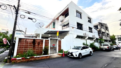 โฮมออฟฟิศ กรุงเทพมหานคร : ขายทาวน์โฮม 3 ชั้น 39 ตร.ว. ซ.ลาดพร้าว35/1 หมู่บ้านพรไพลิน ใกล้ mrt ภาวนา, เเยกรัชดา, ตลาดโชคชัยสี่ ลาดพร้าว-วังหิน, เซนทรัลลาดพร้าว, เมเจอร์รัชโยธิน