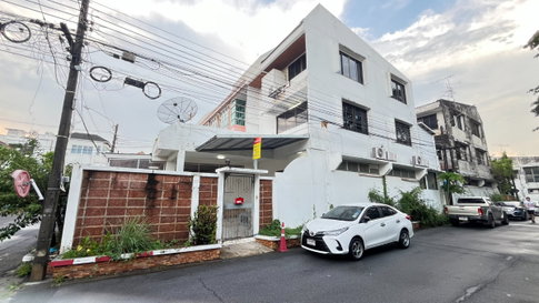 For Sale 3-Storey Townhome, 156 sq.m., Lat Phrao 35/1 near MRT Phawana, Ratchada Intersection, Lat Phrao-Wang Hin, Central Ladprao,Major Ratchayothin.