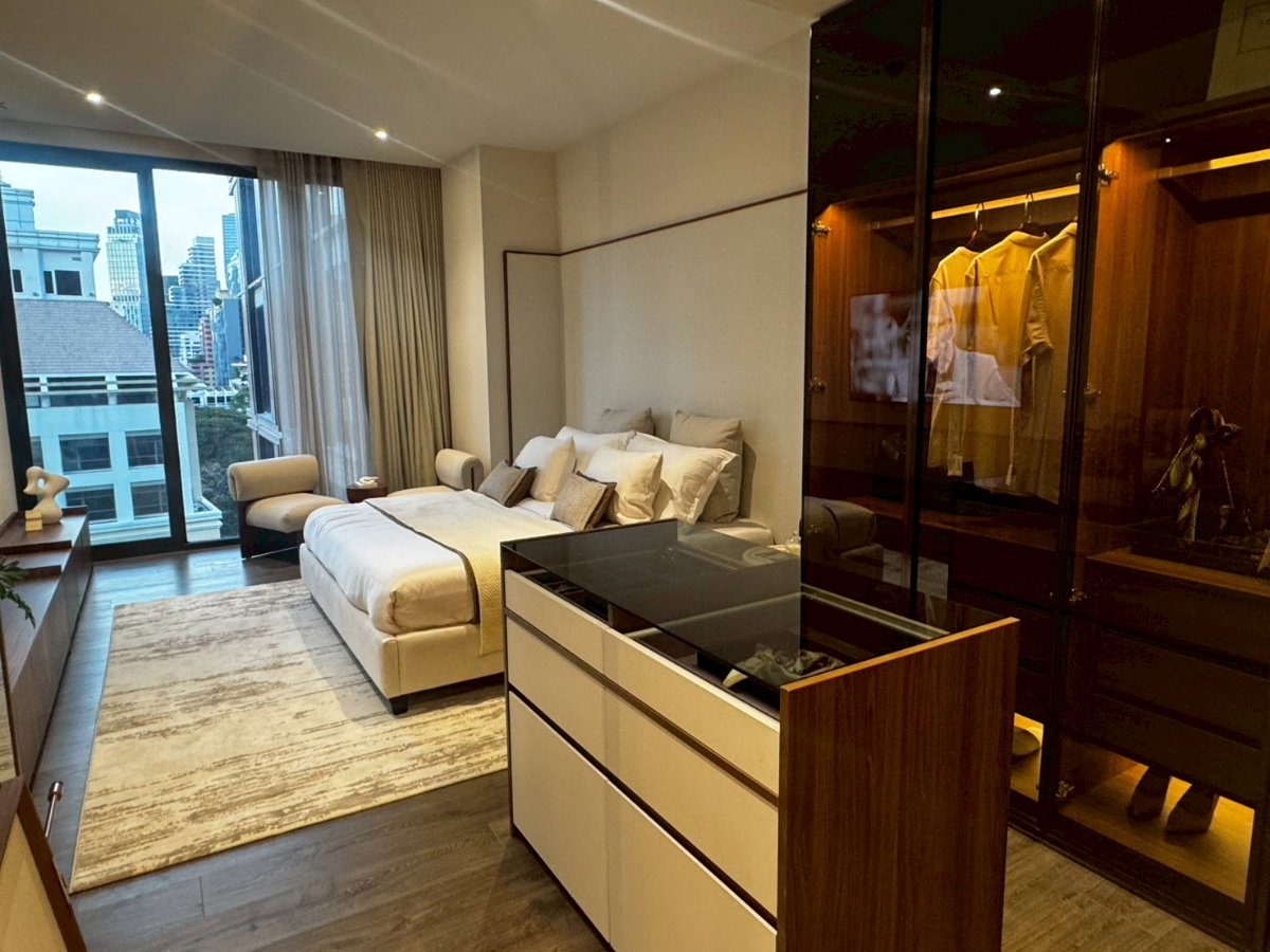 รูป LTHC15627 - Luxury Condo for Sale Silom - Sathorn | Spacious Residence with Home Office | Near BTS Sala Daeng | 34.8 MB - รูปที่ 2/6