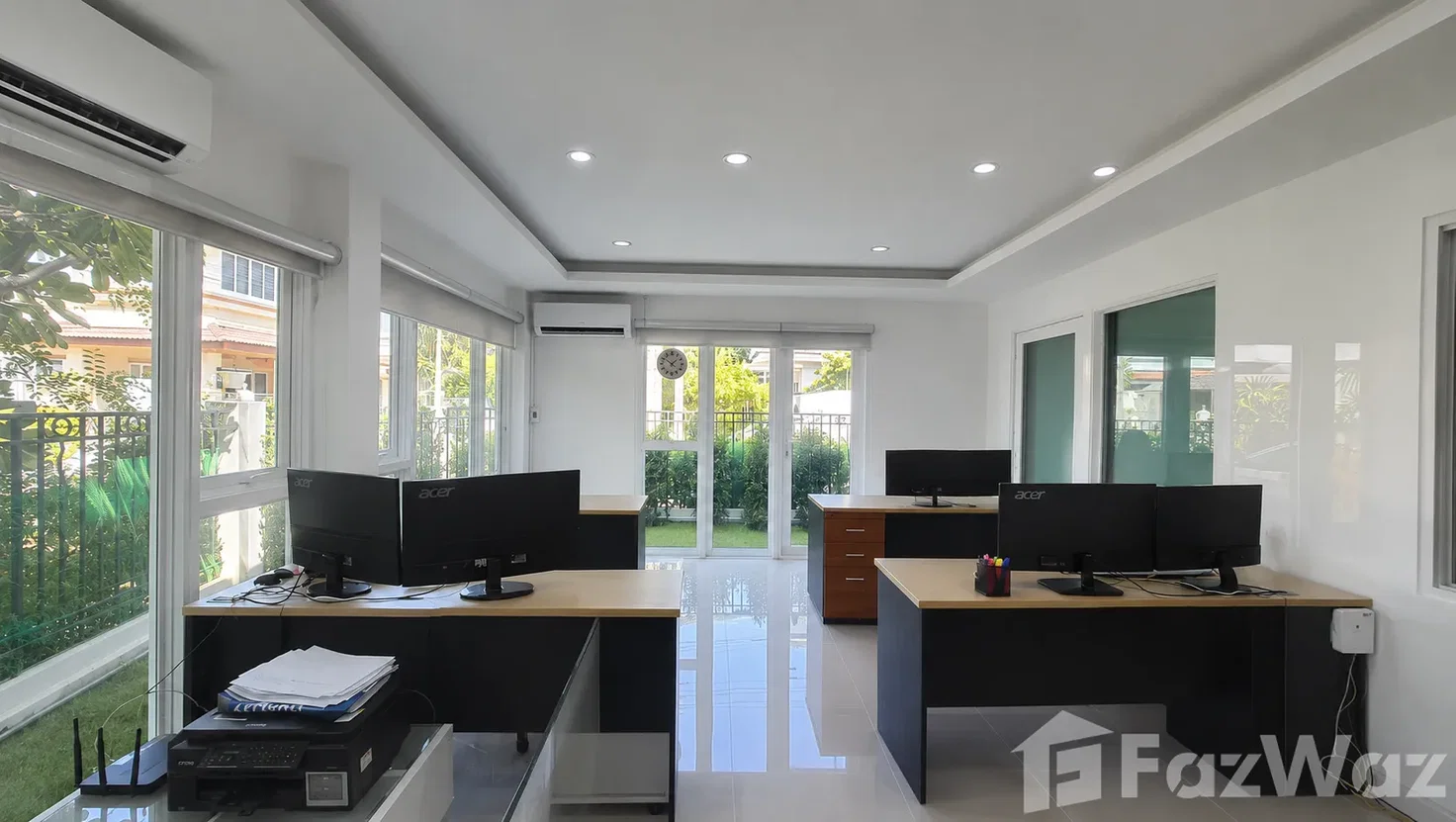 picture Fully Renovated Corner Home with Solar System & Offices 6383912 - 13/13