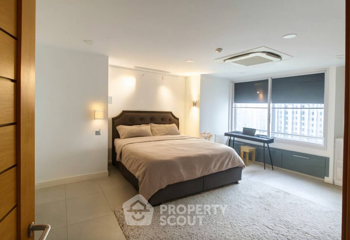 picture 3-BR Condo at Asoke Tower near MRT Phetchaburi (ID 2569857) - 6/15