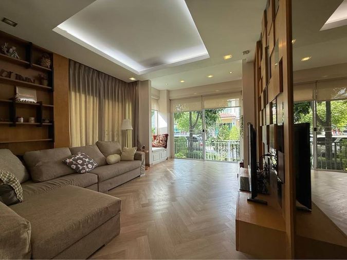 House for Rent – Corner Single House with Garden 