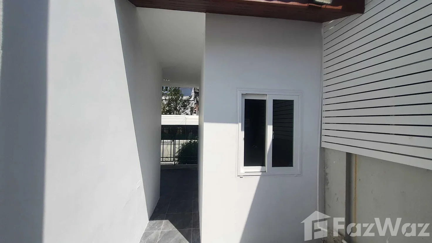 picture Fully Renovated Corner Home with Solar System & Offices 6383912 - 10/13