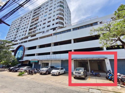 คอนโดชั้นล่าง ใกล้รถไฟฟ้า รีโนเวทสวย กว้าง 75 ตร.ม. เพดานสูง 4 ม.