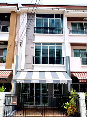 เช่าโฮมออฟฟิศ กรุงเทพมหานคร : ให้เช่า​ โมเดิร์นทาวน์โฮม  3ชั้น  3ห้องนอน 3ห้องน้ำ 2ที่จอดรถ  บ้านกลางเมือง เอสเซ้นส์ สาทร-ตากสิน2  เดินไป BTSได้เลย 