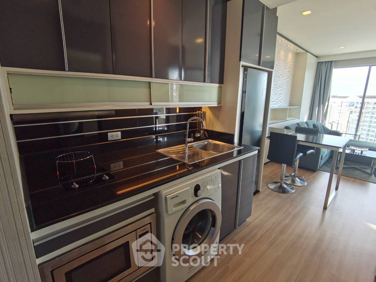 picture 1-BR Condo at Sky Walk Residences near BTS Phra Khanong (ID 514543) - 4/13