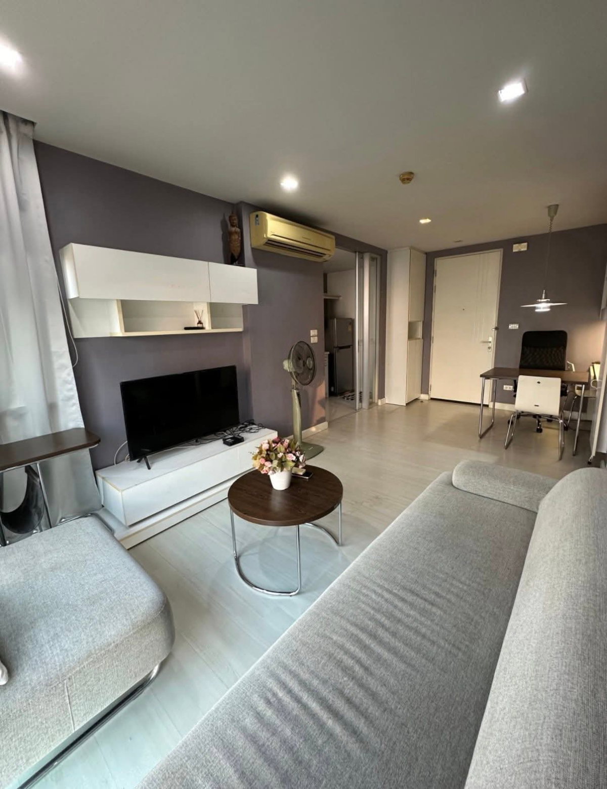 Condo for rent: The Room Sukhumvit 64, near BTS Punnawithi. Spacious room, fully furnished, ready to move in.