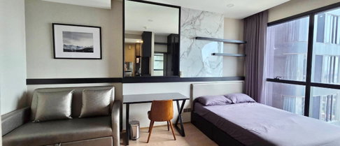 *** Condo for rent : Ashton Chula - Silom Studio High floor Fully furnished Built-in furniture near MRT Sam Yan ***
