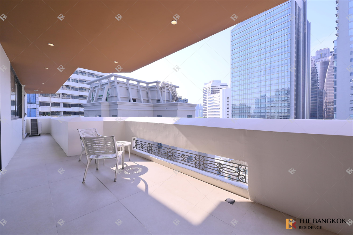 picture Newton Tower Condominium near BTS Nana - 7/10